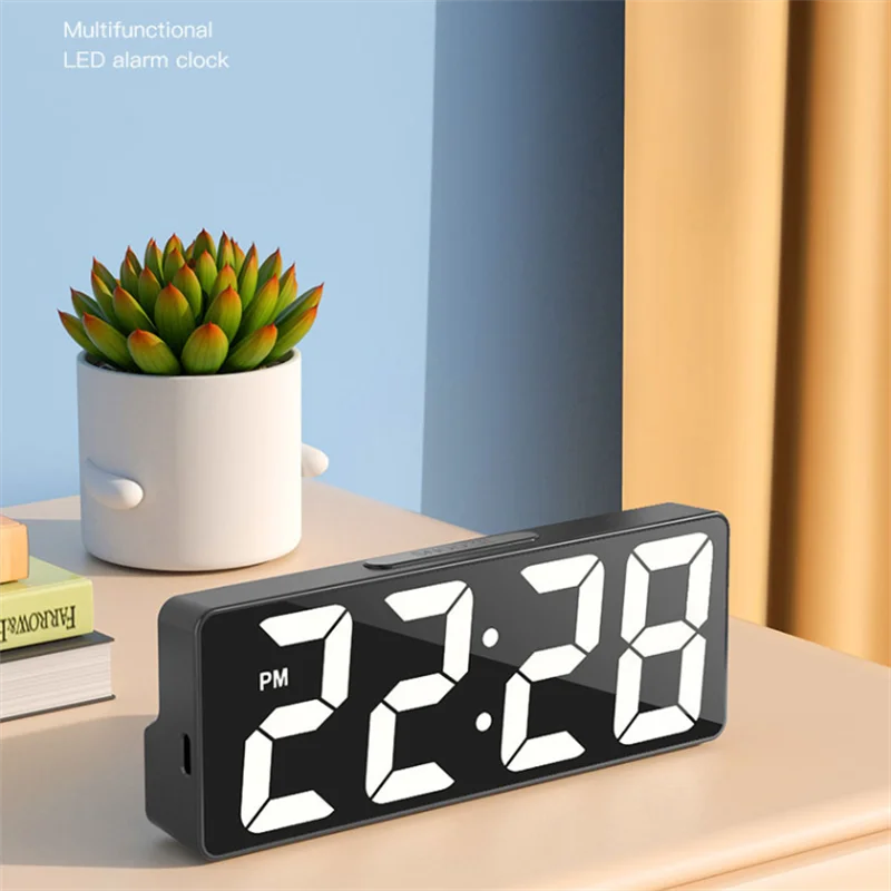 Reloj digital de última generación con alarma LED, reloj electrónico de escritorio para dormitorio con pantalla de temperatura y brillo ajustable  12 o 24 horas